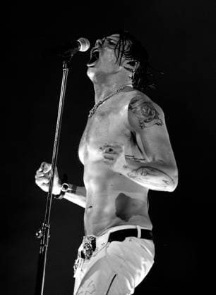 Yungblud live at First Direct Bank Arena, Leeds, UK, 17 April 2026. Yungblud performing live at First Direct Bank Arena, Leeds, UK, 17 April 2026., Credit:Hels MIllington Avalon  Copyright: xHelsxMIllingtonx xAvalonx 1092428584