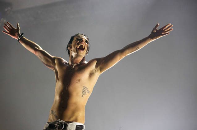 Yungblud live at First Direct Bank Arena, Leeds, UK, 17 April 2026. Yungblud performing live at First Direct Bank Arena, Leeds, UK, 17 April 2026., Credit:Hels MIllington Avalon  Copyright: xHelsxMIllingtonx xAvalonx 1092428895