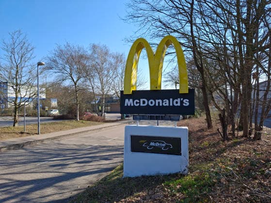 Stockbilder 03 2026 MCDonalds Fastfood Kette Henstedt-Ulzburg Schleswig-Holstein Deutschland *** Stock photos 03 2026 MCDonalds fastfood chain Henstedt Ulzburg Schleswig Holstein Germany Copyright: xLobeca RalfxHomburgx