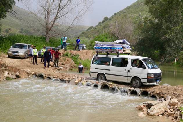 (260419) -- BEDIAS, April 19, 2026 -- Displaced people drive across a temporary bridge on their way home in Bedias, Lebanon, on April 18, 2026. A 10-day ceasefire between Israel and Lebanon took effect at midnight between Thursday and Friday local time (2100 GMT), following an earlier announcement by U.S. President Donald Trump. (Photo by Xinhua) LEBANON-CEASEFIRE-DISPLACED PEOPLE-RETURN AlixHashisho 
