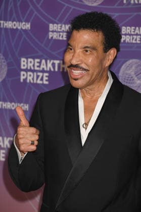 SANTA MONICA, CA - APRIL 18: Lionel Richie at the 2026 Breakthrough Prize on April 18, 2026 at Barker Hangar in Santa Monica, California. Copyright: xJeffreyxMayer MediaPunchx