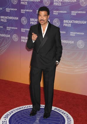 SANTA MONICA, CA - APRIL 18: Lionel Richie at the 2026 Breakthrough Prize on April 18, 2026 at Barker Hangar in Santa Monica, California. Copyright: xJeffreyxMayer MediaPunchx