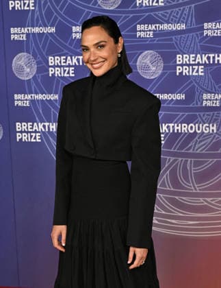 2026 Breakthrough Prize Ceremony Gal Gadot arriving to the 12th Breakthrough Prize Ceremony held at Barker Hangar on April 18, 2026 in Santa Monica, CA. Santa Monica Barker Hangar California USA Copyright: xStarbuck xAFF-USA.COMx