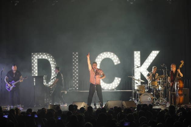 18.04.2026, Dick Brave, Saenger, im Konzert auf Clubtour live in Huxlys Neue Welt, Berlin, alias Sascha Röntgen-Schmitz, Musik, RocknRoll, Berlin