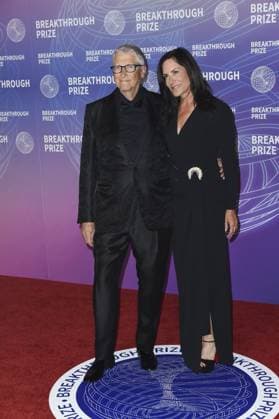Bill Gates, Paula Hurd at arrivals for 12th Breakthrough Prize Ceremony - Part 2, Barker Hangar, Santa Monica, CA, April 18, 2026. Photo By: Elizabeth Goodenough Everett Collection 12th Breakthrough Prize Ceremony - Part 2 PUBLICATIONXNOTxINxCANxCHNxFRAxITAxJPNxNORxPOLxRUSxESPxUKxUSA