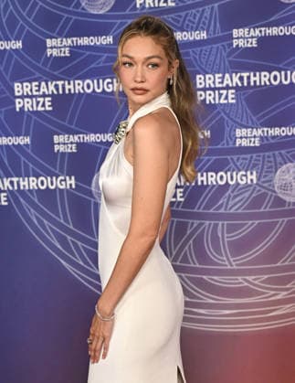 2026 Breakthrough Prize Ceremony Gigi Hadid arriving to the 12th Breakthrough Prize Ceremony held at Barker Hangar on April 18, 2026 in Santa Monica, CA. Santa Monica Barker Hangar California USA Copyright: xStarbuck xAFF-USA.COMx