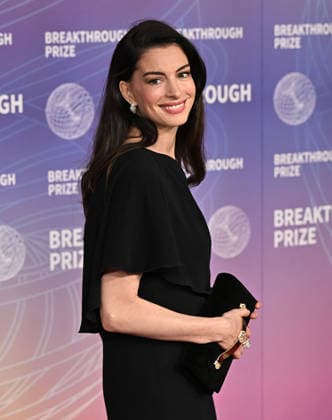 2026 Breakthrough Prize Ceremony Anne Hathaway arriving to the 12th Breakthrough Prize Ceremony held at Barker Hangar on April 18, 2026 in Santa Monica, CA. Santa Monica Barker Hangar California USA Copyright: xStarbuck xAFF-USA.COMx
