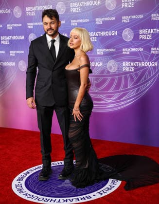 Breakthrough Prize Ceremony Red Carpet 2026 SANTA MONICA, CA - APRIL 18: Christina Aguilera and her husband Jordan Bratman attend the 12th Annual Breakthrough Prize Awards and Ceremony at Barker Hangar in Santa Monica of Los Angeles, California, United States on April 18, 2026. Tayfun Coskun Anadolu California United States. Editorial use only. Please get in touch for any other usage.  Copyright: x2026xAnadoluxTayfunxCoskunx