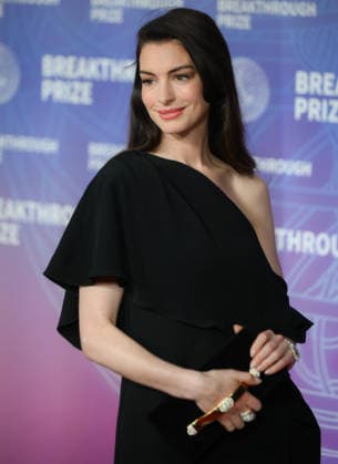 Breakthrough Prize Ceremony Red Carpet 2026 SANTA MONICA, CA - APRIL 18: Anne Hathaway attends the 12th Annual Breakthrough Prize Awards and Ceremony at Barker Hangar in Santa Monica of Los Angeles, California, United States on April 18, 2026. Tayfun Coskun Anadolu California United States. Editorial use only. Please get in touch for any other usage.  Copyright: x2026xAnadoluxTayfunxCoskunx