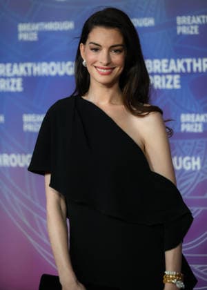 Breakthrough Prize Ceremony Red Carpet 2026 SANTA MONICA, CA - APRIL 18: Anne Hathaway attends the 12th Annual Breakthrough Prize Awards and Ceremony at Barker Hangar in Santa Monica of Los Angeles, California, United States on April 18, 2026. Tayfun Coskun Anadolu California United States. Editorial use only. Please get in touch for any other usage.  Copyright: x2026xAnadoluxTayfunxCoskunx