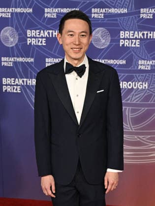 2026 Breakthrough Prize Ceremony Shou Zi Chew, CEO of TikTok arriving to the 12th Breakthrough Prize Ceremony held at Barker Hangar on April 18, 2026 in Santa Monica, CA. Santa Monica Barker Hangar California USA Copyright: xStarbuck xAFF-USA.COMx