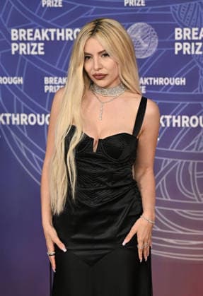 2026 Breakthrough Prize Ceremony Ava Max arriving to the 12th Breakthrough Prize Ceremony held at Barker Hangar on April 18, 2026 in Santa Monica, CA. Santa Monica Barker Hangar California USA Copyright: xStarbuck xAFF-USA.COMx