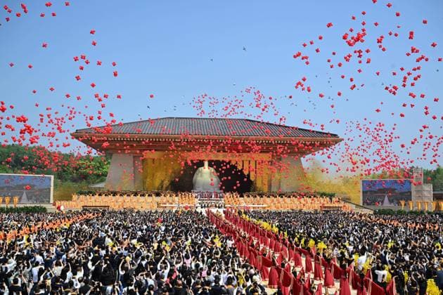 (260419) -- XINZHENG, April 19, 2026 -- A ceremony to worship Huangdi, or the Yellow Emperor, is held in Xinzheng City, central China s Henan Province, April 19, 2026. The third day of the third month on the Chinese lunar calendar, which fell on Sunday this year, is widely believed to be the birthday of Huangdi. As a legendary common ancestor of the Chinese people, Huangdi is believed to have been born in the county-level city of Xinzheng. Worshipping Huangdi is a tradition in China. The ceremony of ancestor worship in Huangdi s hometown was listed as a national intangible cultural heritage in 2008. ) (HenanPixels) CHINA-HENAN-XINZHENG-HUANGDI-WORSHIP (CN) LixJianan 