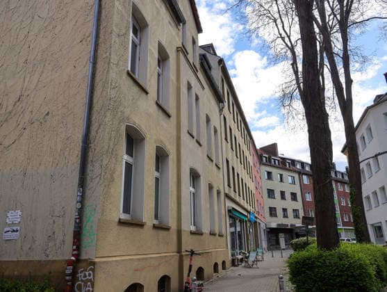 19.04.2026, Deutschland, NRW, Immobilien, Abriss, Häuser in der Chemnitzer Strasse in Dortmund - hier sollen fünf Häuser einem Neubau weichen, der Eigentümer Volkswohlbund möchte die bewohnten Häuser aus den 50er Jahren abreissen, da sie nicht mehr dem heutigen Standard entsprechen, Deutschland *** 19 04 2026, Germany, NRW, Real estate, Demolition, Houses in Chemnitzer Strasse in Dortmund here five houses are to make way for a new building, the owner Volkswohlbund wants to demolish the inhabited houses from the 1950s because they no longer meet todays standards, Germany Copyright: xD.xKerlekin SnowfieldxPhotographyx SF190426ChemnitzerD1