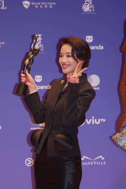 HONG KONG, CHINA - APRIL 19: Actress Shu Qi poses with trophy at backstage during the 44th Hong Kong Film Awards on April 19, 2026 in Hong Kong, China.  Copyright: xVCGx 111635886018