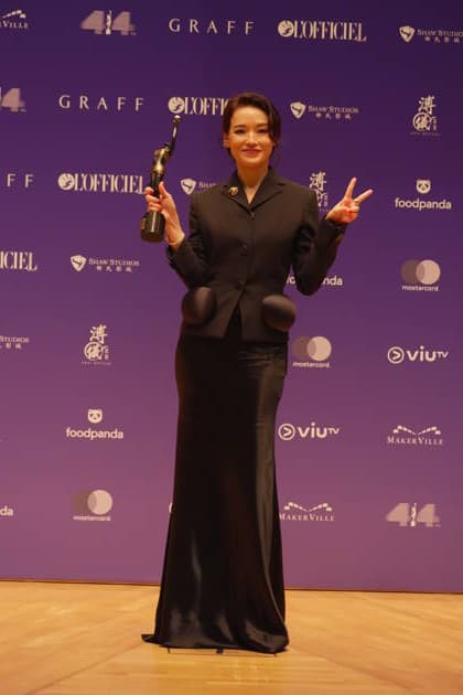 HONG KONG, CHINA - APRIL 19: Actress Shu Qi poses with trophy at backstage during the 44th Hong Kong Film Awards on April 19, 2026 in Hong Kong, China.  Copyright: xVCGx 111635886026
