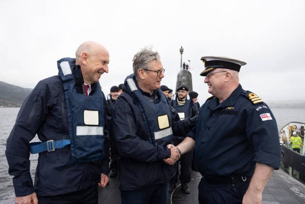 Prime Minister Keir Starmer visits submarine 18 04 2026. Scotland, United Kingdom. Prime Minister Keir Starmer and Defence Secretary John Healey meet submariners as they visit a Vanguard class submarine off the coast of Scotland following the completion of the UK s latest nuclear deterrent patrol., Credit:Simon Dawson Avalon United Kingdom, Argyll & Bute, Scotland  Copyright: xSimonxDawsonx xAvalonx 1092840713