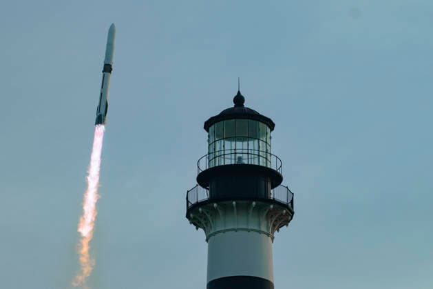 April 19, 2026, Cape Canaveral, Florida, USA: A Blue Origin New Glenn rocket launches from Launch Complex 36 at Cape Canaveral Space Force Station, Florida on Apr. 19, 2026 at 7:25 a.m. EDT, carrying AST SpaceMobileÃ¢â‚¬â ¢s BlueBird 7 satellite. Cape Canaveral USA  - ZUMAb268 20260419_znp_b268_007 Copyright: xJenniferxBriggsx