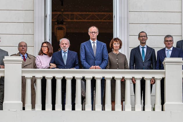 Eröffnung der Hannover Messe 2026 - Partnerland Brasilien - Begrüßung des Präsidenten Lula da Silva mit militärischen Ehren Bundeskanzler Friedrich Merz und der brasilianische Präsident Lula da Silva auf dem Balkon von Schloss Herrenhausen. Hannover Hannover, Herrenhäuser Gärten Niedersachsen, Region Hannover Germany *** Opening of Hannover Messe 2026 partner country Brazil Welcoming President Lula da Silva with military honors Federal Chancellor Friedrich Merz and Brazilian President Lula da Silva on the balcony of Herrenhausen Palace Hanover Hanover, Herrenhausen Gardens Lower Saxony, Hannover Region Germany