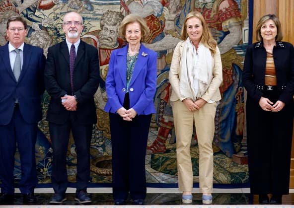 Queen Sofia receives in audience a representation of the Asociación Visión y Vida Queen Sofia during the audience with a representation of the Asociación Visión y Vida on the occasion of its 70th anniversary, at the Zarzuela Palace, on April 20, 2026, in Madrid Spain Visión y Vida was created in 1955 with the objective of procuring the best for the vision of the citizens in an altruistic way by informing, educating, advising and recommending with the doctors within their reach and in all social and professional sectors FAMOUS AUDIENCE ASSOCIATION ANNIVERSARY Antonio Gutié Madrid Madrid Spain  Copyright: xAntonioxGutiÃ rrezx 7454379