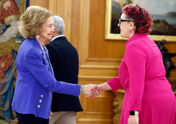 Queen Sofia receives in audience a representation of the Association of Relatives of People with Alzheimers and other Dementias Remember Extremadura Queen Sofia during the audience with a representation of the Association of Relatives of People with Alzheimers and other Dementias Remember Extremadura on the occasion of its 25th anniversary, at the Zarzuela Palace, on April 20, 2026, in Madrid Spain FAMOUS AUDIENCE QUEEN Antonio Gutié Madrid Madrid Spain  Copyright: xAntonioxGutiÃ rrezx 7454435