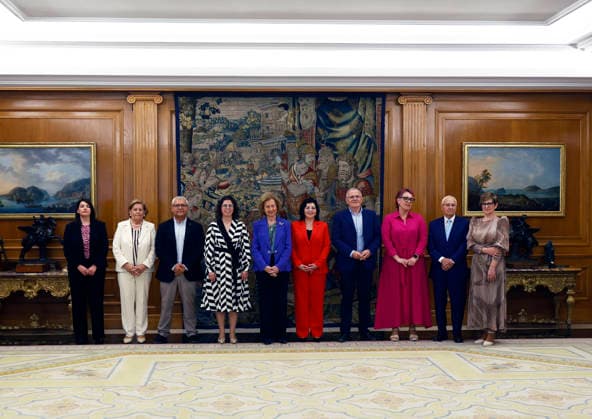 Queen Sofia receives in audience a representation of the Association of Relatives of People with Alzheimers and other Dementias Remember Extremadura Queen Sofia during the audience to a representation of the Association of Relatives of People with Alzheimers and other Dementias Remember Extremadura on the occasion of its 25th anniversary, at the Zarzuela Palace, on April 20, 2026, in Madrid Spain FAMOUS AUDIENCE QUEEN Antonio Gutié Madrid Madrid Spain  Copyright: xAntonioxGutiÃ rrezx 7454437