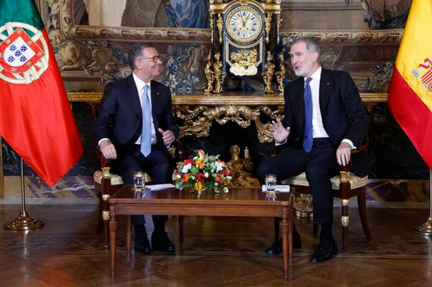 Spain s King Felipe VI (R) and new President of Portugal, Antonio Jose Seguro (L), hold a meeting in Madrid, Spain, 20 April 2026. Seguro is on an official visit in Spain. New President of Portugal, Antonio Jose Seguro, visits Spain !ACHTUNG: NUR REDAKTIONELLE NUTZUNG!  Copyright: xChemaxMoyax GRAF5515 20260420-55020041637_1