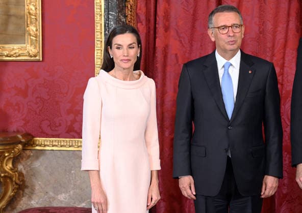The King and Queen receive the President of the Portuguese Republic, António José Seguro, and the First Lady, Margarida Maldonado Queen Letizia and the President of the Portuguese Republic, António José Seguro, during the audience at the Royal Palace, April 20, 2026, in Madrid Spain FAMOUSES PRESIDENT KINGS AUDIENCE José Madrid Madrid Madrid Spain  Copyright: xJosÃ xOlivax 7454940
