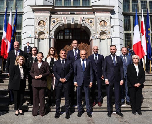 Emmanuel Macron visits Poland Photo: Piotr Matusewicz East News President of France Emmanuel Macron and prime minister of Poland Donald Tusk accompanied by ministers from both countries pose for a family photo ahead of the meeting at the Artus Court on April 20, 2026 in Gdansk, Poland. French and Polish politicians are taking part in an intergovernmental summit marking the first Polish-French Friendship Day. EN_01676127_0085 