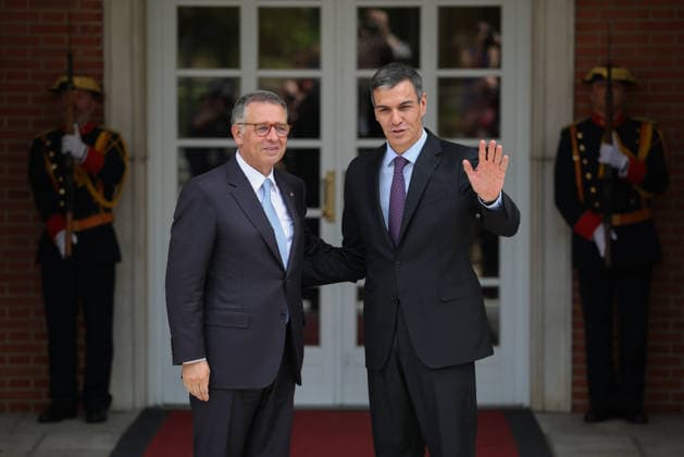 Sánchez holds a meeting with the President of the Portuguese Republic, Antonio José Martins Seguro The President of the Government, Pedro Sánchez, during a meeting with the President of the Portuguese Republic, Antonio José Martins Seguro, on April 20, 2026, in Madrid Spain The visit of the Portuguese President will last until tomorrow, April 21 In addition to visiting figures such as Sánchez or King Felipe VI, Martins Seguro will have a meeting with young Portuguese who work or study in Spain 20 APRIL 2026 Alejandro Martínez Vé Espana  Copyright: xAlejandroxMartinezxVÃ lezx 7455430