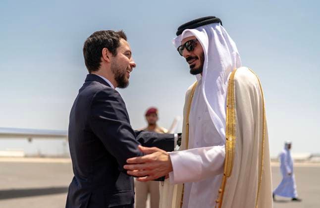 Jordanian Crown Prince Hussein bin Abdullah II arrived in Doha on an official visit and met with the Emir of Qatar, Jordanian Crown Prince Hussein bin Abdullah II arrived in Doha on an official visit and met with the Emir of Qatar, Sheikh Tamim bin Hamad Al Thani. Both sides emphasized the importance of intensifying efforts to reach a comprehensive and sustainable ceasefire that would restore stability to the region. In Doha, Qatar, April 20, 2026. Photo by Royal Hashemite Court apaimages Amman Amman Jordan 200426_Qatar_JPO_00(1) Copyright: xapaimagesxRoyalxHashemitexCourtxx xapaimagesx