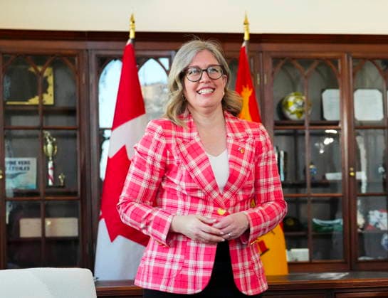 April 20, 2026, Ottawa, On, CAN: Premier of New Brunswick Susan Holt meets with Prime Minister Mark Carney in his office in Ottawa on Monday, April 20, 2026. Ottawa CAN  - ZUMAc35_ 20260420_zaf_c35_020 Copyright: xSeanxKilpatrickx