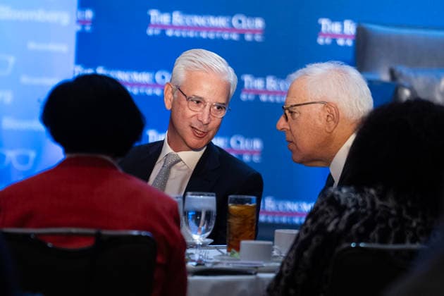 Charlie Scharf Economic Club of Washington UNITED STATES - APRIL 20: Charlie Scharf, left, CEO of Wells Fargo, and David Rubenstein prepare for an Economic Club of Washington, D.C., discussion on the movement of capital across global markets, and how major financial institutions are adapting to technological change, regulatory shifts, and the demands of an evolving global economy, on Monday, April 20, 2026. (Tom Williams CQ Roll Call) Washington DC United States EDITORIAL USE ONLY Copyright: x2026xCQ-RollxCall,xInc.x TomxWilliamsx rollcallpix170366