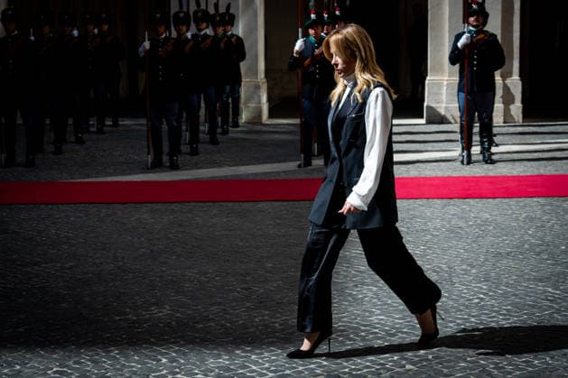 News Bilder des Tages #2 April 20, 2026, Rome, Italy: Italian Prime Minister Giorgia Meloni arrives to receive the President of Kenya, William Ruto (not in view) at Palazzo Chigi. Rome Italy - ZUMAs197 20260420_aaa_s197_142 Copyright: xStefanoxCostantinox