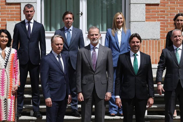 The King receives in audience the Management Committee of Heineken Espana The King, Felipe VI, receives in audience the Management Committee of Heineken Espana, and poses in a family photo with the President Etienne Strijp 2i , on April 21, 2026, in Madrid Espana 21 APRIL 2026 Alejandro Martínez Vé Madrid Madrid Madrid Espana  Copyright: xAlejandroxMartinezxVÃ lezx 7457165