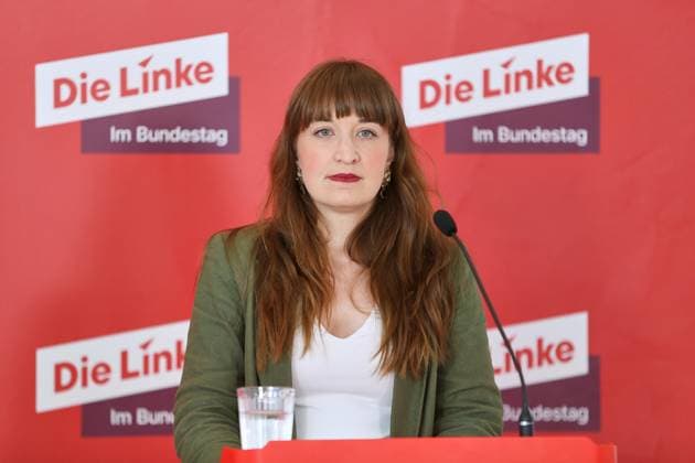 Berlin, Deutschland, 21.04.2026: Deutscher Bundestag: Linke-Fraktionssitzung: Heidi Reichinnek, Linke, gibt ein Pressestatement *** Berlin, Germany, 21 04 2026 German Bundestag Left Party parliamentary group meeting Heidi Reichinnek, Left Party, makes a press statement Copyright: xdtsxNachrichtenagenturx dts_115995