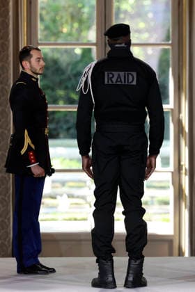 Decoration Ceremony For The Police Forces Who Intervened At The Bataclan - Paris France s President, Emmanuel Macron decorates police officers after awarding them during a ceremony to honour the police officers who intervened in the Bataclan concert hall on November 13, 2015 s attacks, at the Elysee Palace in Paris, on April 21, 2026. ? Stephane Lemouton SIPA LEMOUTONSTEPHANE_260421A040 Credit:Stephane Lemouton SIPA 2604211425 Photo by Stephane Lemouton Pool ABACAPRESS.COM Paris France  Copyright: xLemoutonxStephane Pool ABACAx