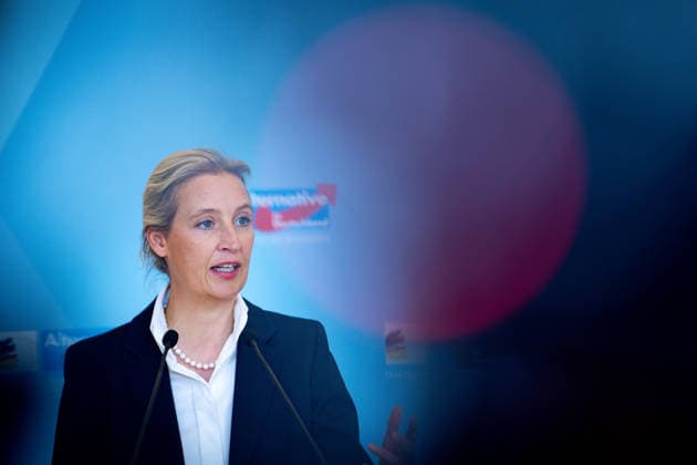 Statement der AfD Fraktion vor der Fraktionssitzung Aktuell, 21.04.2026, Berlin, Dr. Alice Weidel bei ihrem Statement im Vorfeld der Fraktionssitzung der AfD Bundestagsfraktion im Reichstagsgebaeude Berlin Berlin Deutschland *** Statement by the AfD parliamentary group ahead of the parliamentary group meeting Current, 21 04 2026, Berlin, Dr. Alice Weidel during her statement ahead of the parliamentary group meeting of the AfD Bundestag parliamentary group in the Reichstag building Berlin Berlin Germany