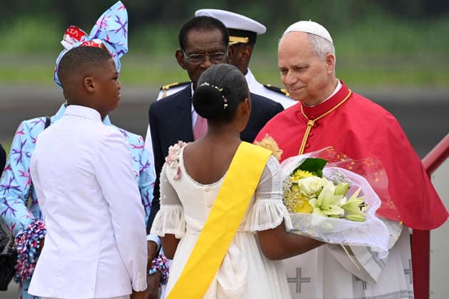 REL - POPE -EQUATORIAL GUINEA April 21, 2026 Guinea Equatoriale - Vatican, April 21, 2026 Pope Leo XIV during the welcome ceremony upon his arrival at Malabo International Airport, on the ninth day of his apostolic journey to Africa. EDITORIAL USE ONLY - NO BOOKS Copyright: xVATICANxMEDIAx xCatholicxPressxPhotox