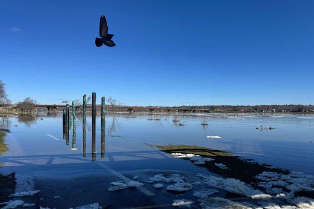 April 21, 2026, Fredericton, Nb, CANADA: A view from near the Carleton Street River Lookout as rising water levels of the Saint John River closed trails this week, in Fredericton, Tuesday, April 21, 2026. Fredericton CANADA  - ZUMAc35_ 20260421_zaf_c35_010 Copyright: xElixRidderx