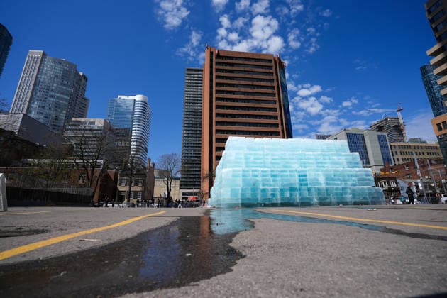 Ice Sculpture Draws Crowd for Drake’s New Album in Toronto TORONTO, CANADA - APRIL 21 : People gather around an ice sculpture, installed in a parking lot as part of a promotional campaign for Canadian rapper Drake’s new album ICEMAN in Toronto, Ontario, Canada on April 21, 2026. Mert Alper Dervis Anadolu Ontario Canada. Editorial use only. Please get in touch for any other usage.  Copyright: x2026xAnadoluxMertxAlperxDervisx