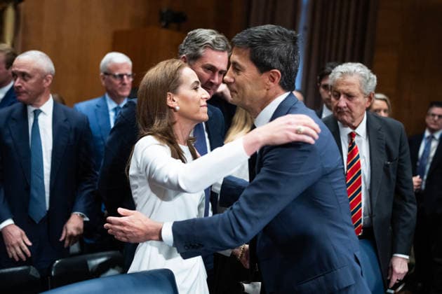 Warsh Confirmation Hearing UNITED STATES - APRIL 21: Kevin Warsh, nominee to chairman of the Federal Reserve, hugs his wife, Jane Lauder, after his Senate Banking, Housing and Urban Affairs Committee confirmation hearing in Dirksen building on Tuesday, April 21, 2026. (Tom Williams CQ Roll Call) Washington DC United States EDITORIAL USE ONLY Copyright: x2026xCQ-RollxCall,xInc.x TomxWilliamsx rollcallpix170408