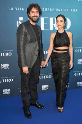 Michele Rosiello und Denise Capezza bei der Premiere der HBO Max-Serie In Utero im Cinema Barberini. Rom, 21.04.2026