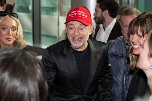 April 21, 2026, New York, New York, USA: ANDY SERKIS greets guests while attending the Animal Farm Premiere at Regal Theater in New York. 21 April 2026 New York USA  - ZUMAa265 20260421_zep_a265_032 Copyright: xEricxAcquayex