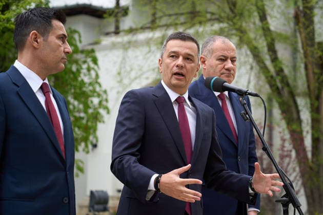 Romanian Political Crisis, President Dan Meets PSD Leaders, Bucharest, Romania Bucharest, Romania. 22nd Apr, 2026: Social Democratic Party (PSD) leader Sorin Grindeanu (C), makes press statements after the consultations with Romanian President Nicusor Dan at Cotroceni Palace following PSD s withdrawal of political support for Prime Minister Ilie Bolojan. Bucharest Romania Copyright: xLucianxAlecux