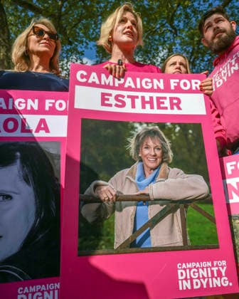 . 22 04 2026. London, United Kingdom. Assisted Dying Campaign Demonstration. Dame Esther Rantzen s daughter, Rebecca Wilcox, joins demonstration supporting the Assisted Dying Bill on Parliament Square, London.  xMartynxWheatleyx xi-Imagesx IIM-26724-0012