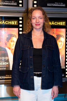 Nachbeben , Premiere im Kino in der Kulturbrauerei, Berlin, 22.04.2026 Regisseurin Zinnini Elkington, NACHBEBEN (Kinostart: 07.05.2026), Photo Call zur Berlin-Premiere, Kino in der Kulturbrauerei, Berlin, 22.04.2026 Berlin Kino in der Kulturbrauerei Deutschland, germany Copyright: xChristianxBehringx