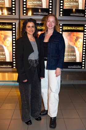 Nachbeben , Premiere im Kino in der Kulturbrauerei, Berlin, 22.04.2026 Hauptdarstellerin Özlem Saglanmak und Regisseurin Zinnini Elkington, NACHBEBEN (Kinostart: 07.05.2026), Photo Call zur Berlin-Premiere, Kino in der Kulturbrauerei, Berlin, 22.04.2026 Berlin Kino in der Kulturbrauerei Deutschland, germany Copyright: xChristianxBehringx