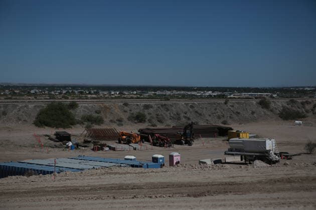 Construction of border wall between Ciudad Juarez and New Mexico has reached 100 meters CIUDAD JUAREZ , MEXICO - APRIL 22: Construction of the border wall between Ciudad Juarez and New Mexico has reached its first 100 meters in Ciudad Juarez, Mexico on April 22, 2026. This project is part of the Smart Wall initiative, launched by the U.S. government under President Donald Trump, which includes 370 kilometers of physical wall and nearly 640 kilometers of new technology in the El Paso. Christian Torres Anadolu Ciudad Juarez Mexico. Editorial use only. Please get in touch for any other usage.  Copyright: x2026xAnadoluxChristianxTorresx