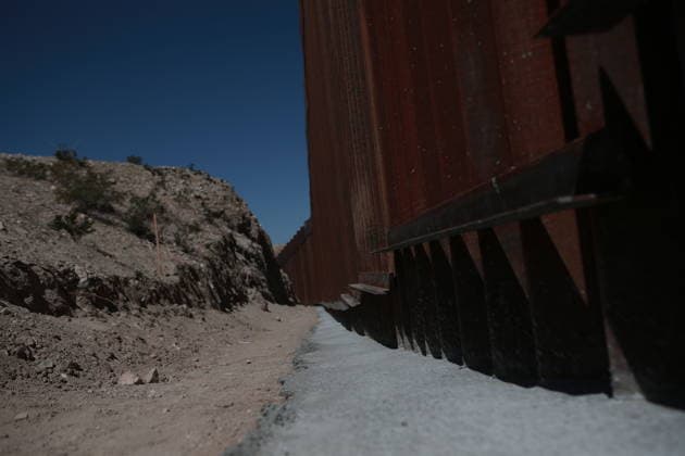 Construction of border wall between Ciudad Juarez and New Mexico has reached 100 meters CIUDAD JUAREZ , MEXICO - APRIL 22: Construction of the border wall between Ciudad Juarez and New Mexico has reached its first 100 meters in Ciudad Juarez, Mexico on April 22, 2026. This project is part of the Smart Wall initiative, launched by the U.S. government under President Donald Trump, which includes 370 kilometers of physical wall and nearly 640 kilometers of new technology in the El Paso. Christian Torres Anadolu Ciudad Juarez Mexico. Editorial use only. Please get in touch for any other usage.  Copyright: x2026xAnadoluxChristianxTorresx